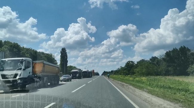 Співробітники уранових шахт перекрили трасу на Кіровоградщині з вимогою виплатити зарплату 03