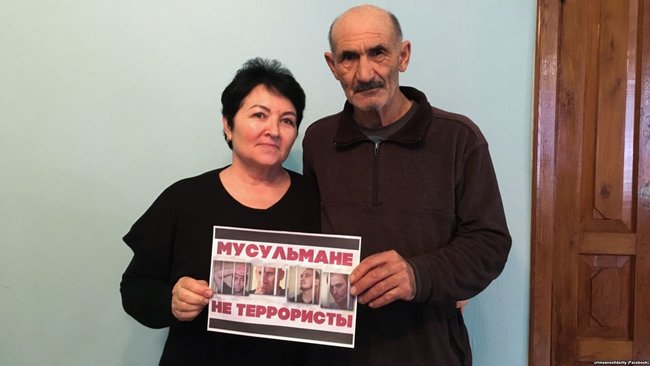 Мусульмани не терористи, - в окупованому Криму відбувається флешмоб на підтримку засуджених у справі Хізб ут-Тахрір кримських татар 08