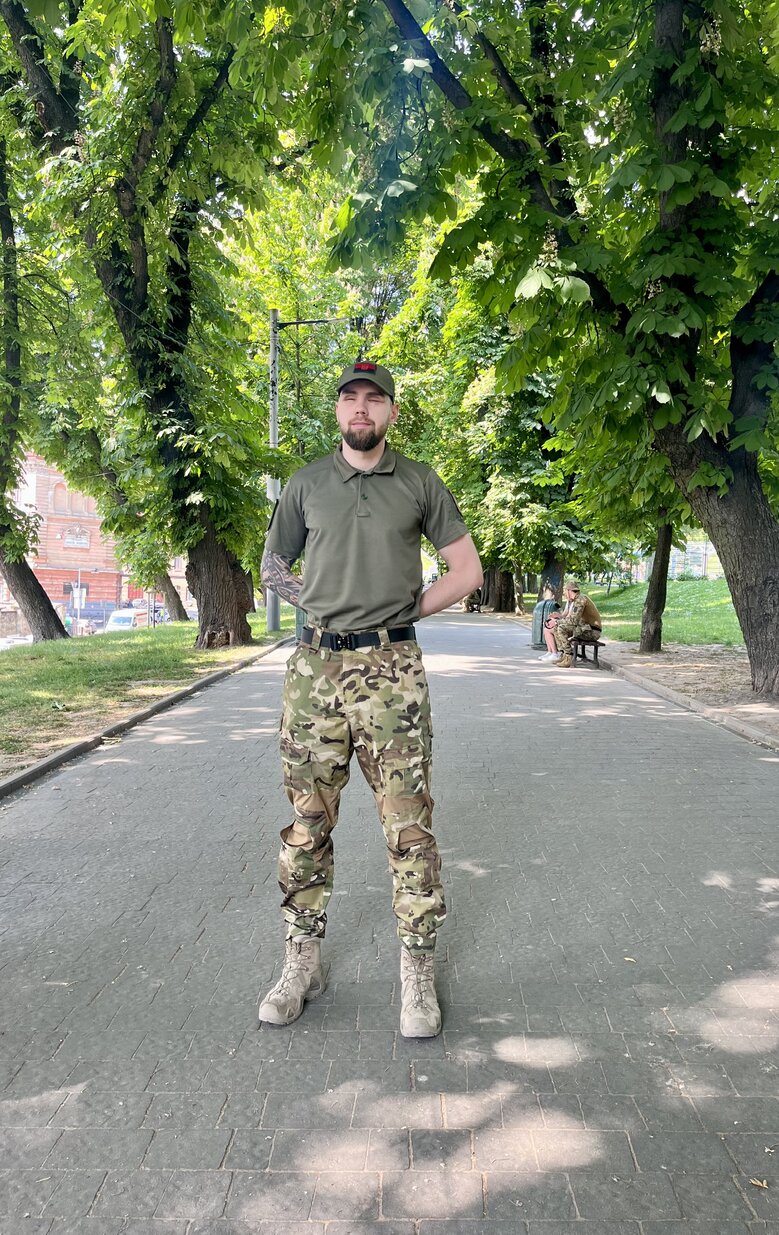 Боєць із позивним Хмара, який на війні втратив очі: Якби хтось підійшов і сказав: Віддай мені дві ноги нижче колін, а я тобі – праве око, я б відповів: Не питання! 01