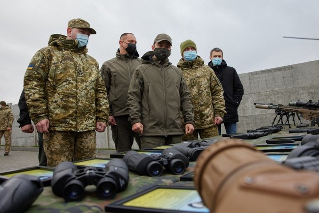 Зеленский посетил отделение пограничной службы Рассыпное на Луганщине 13