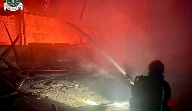 Ізмаїл знову під атакою РФ: ворог ударив по порту. ФОТО