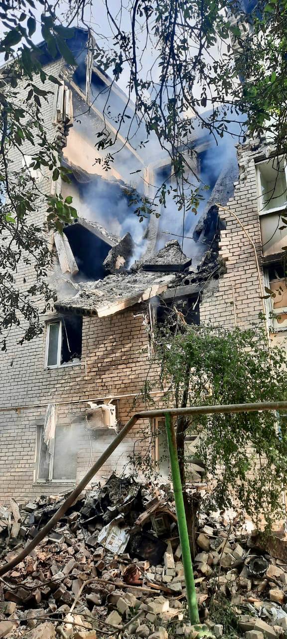 Россияне нанесли удар по Гуляйполю. Почти полностью разрушено пятиэтажное здание, - ОВА 02 Россияне нанесли удар по Гуляйполю. Почти полностью разрушено пятиэтажное здание, - ОВА 02