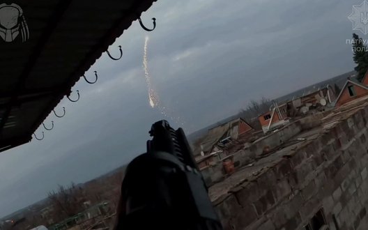 Боєць "Джанго" вогневої групи "Хижак" збив стрілецьким вогнем російський дрон з термітною сумішшю. ВIДЕО