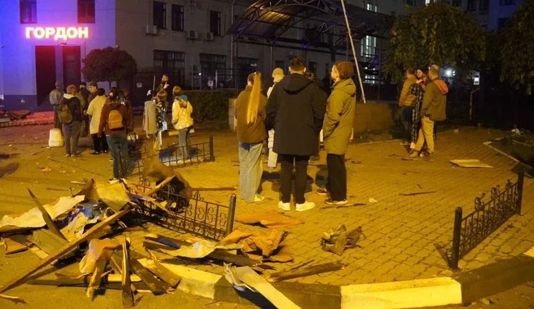 Night attack on Kyiv: 7 injured, drone strikes synagogue in Podil. VIDEO