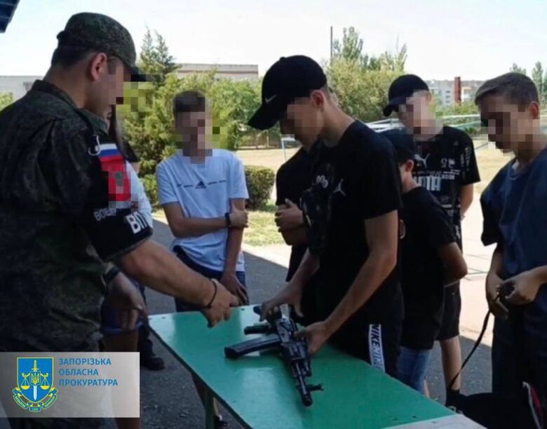 Четырем лицам, возглавившим незаконные детские военно-политические движения в оккупированном Мелитополе, сообщено о подозрении 03