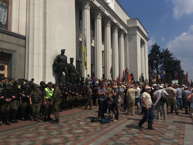 Потасовка у Рады: могло быть и хуже 02