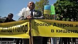 Львовские предприниматели предлагают готовить вилы для геолога Азарова. ФОТОрепортаж