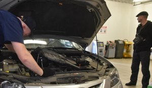 Росіянам почали масово затримувати ремонт авто через брак запчастин