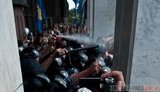 Чемпион мира Кличко отравлен газом в столкновении с "Беркутом". ФОТО+ВИДЕО