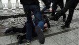 Центр Москвы в дыму. Фанаты бьют выходцев из Кавказа. Омон задержал десятки людей. ВИДЕО.