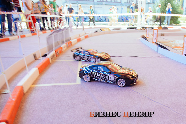 Авиадвигатели, беспилотники, боевые машины и трехтонный спиннер. Фоторепортаж с крупнейшего технического фестиваля 07