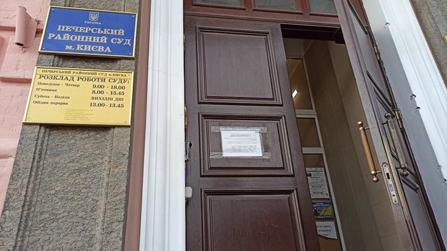 Філімонов, який протестував під ОП: я не бачу проблеми в розбитому вікні, це не привід закривати людину на домашній арешт 04