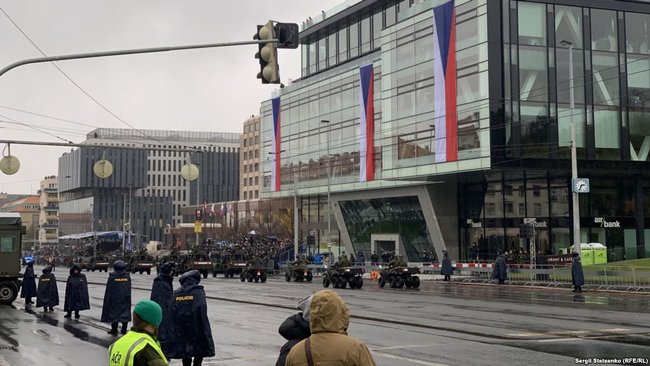 Столетие государственности в Чехии отметили военным парадом 01