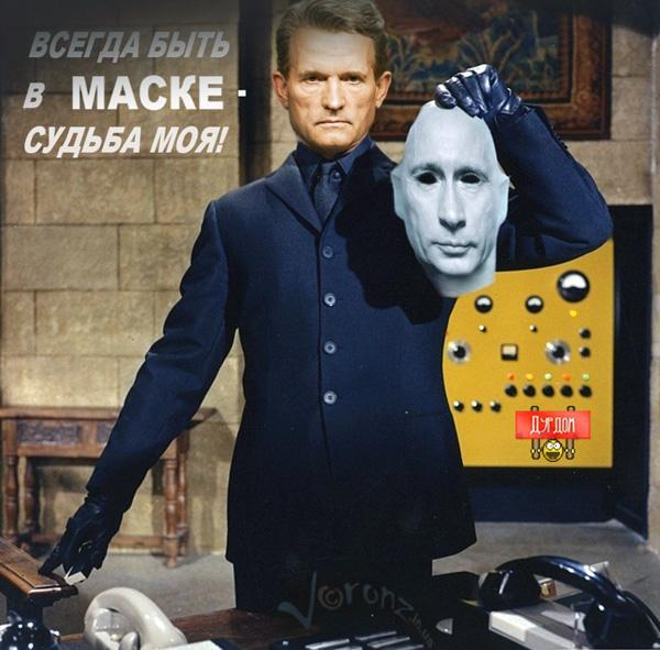Живу без ласки, боль свою затая...