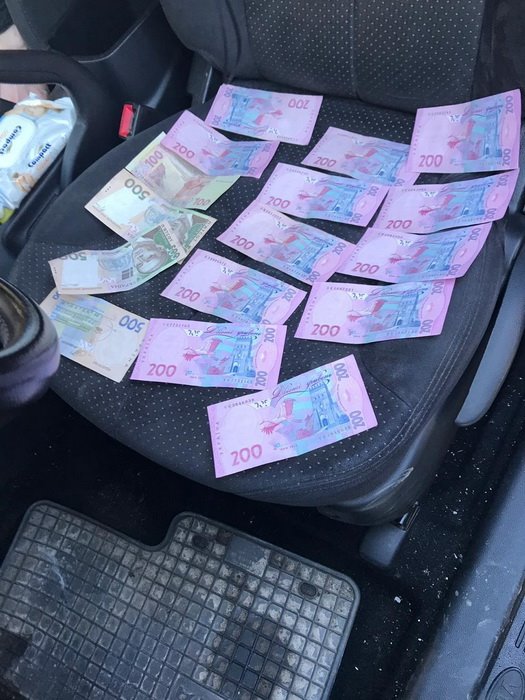 Двоє поліцейських погрожували сфабрикувати справу проти вінничанина, якщо той не заплатить 6 тисяч гривень, - СБУ 02 Двоє поліцейських погрожували сфабрикувати справу проти вінничанина, якщо той не заплатить 6 тисяч гривень, - СБУ 02