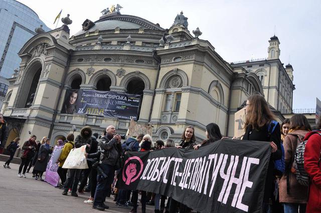 Police detains attackers of feminist rally held in downtown Kyiv 29 Police detains attackers of feminist rally held in downtown Kyiv 29