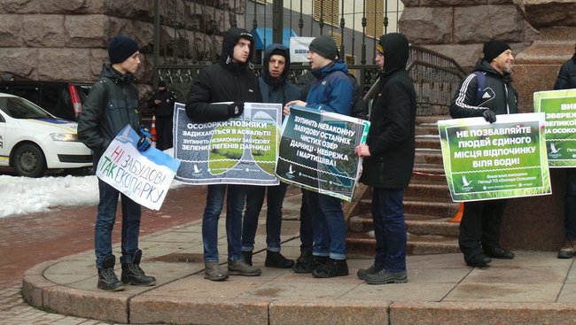 Людям потрібен парк, а не бетонне гетто, - активісти пікетують Київраду з вимогою створити екопарк на Осокорках 07