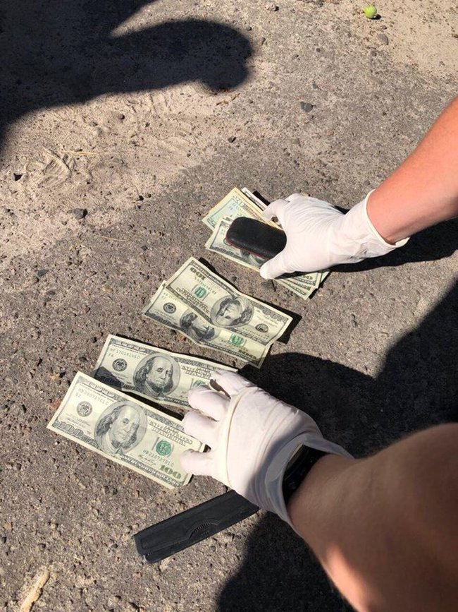 За систематическое взяточничество задержаны двое сотрудников таможенного поста Пища на Волыни, - прокуратура 02