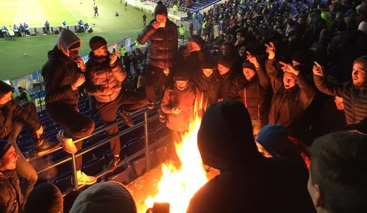 Ukrainian football fans burn Serbian flags at game in Kharkiv. PHOTOS