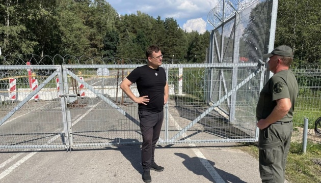 В Литве на закрытом КПП с Беларусью появились первые укрепления 02