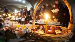 Скупчення людей на богослужіннях - найнебезпечніше, що може бути сьогодні, - Зеленський