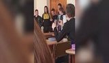 Украинские тиктокеры запустили флешмоб: поют песню "Батько наш Бандера". ВИДЕО