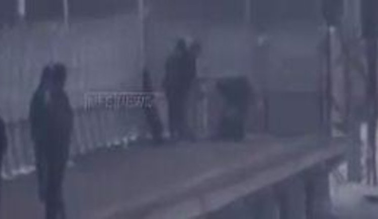 Russian Nazis beat Ukrainian citizen Roman Muzychenko to death in Moscow. VIDEO