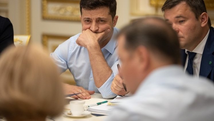 Кабмин обязан разработать общий стандарт новостей для СМИ, - указ Зеленского