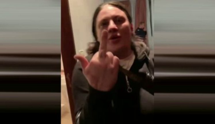 "Мне пох#й! Иди нах#й, а то отх#ярю!", - громадян РФ, що видавали себе за біженців з України, виселили з готелю в Болгарії та заарештували після влаштованої п'янки та дебошу. ВIДЕО