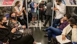 COVID-19 не відступить, доки 90-95% населення Землі не набуде імунітету, - Bloomberg