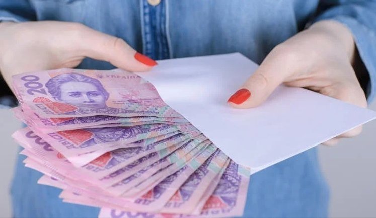 За час війни зарплати в Україні зросли майже вдвічі: де платять найбільше?