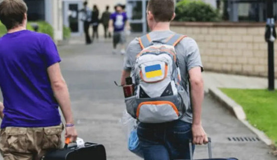 Чоловіки віком до 22 років зможуть виїжджати за кордон