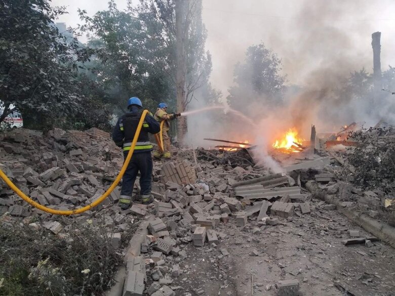 За прошедшие сутки в Бахмутском районе из-за вражеских обстрелов возникло семь пожаров, в том числе в детсаду и админздания, - ГСЧС 03 За прошедшие сутки в Бахмутском районе из-за вражеских обстрелов возникло семь пожаров, в том числе в детсаду и админздания, - ГСЧС 03