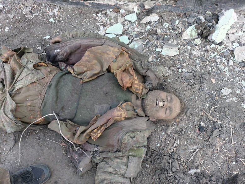 Кіборг Сергій Кирик: У Роздольному росіяни штурмували танками, сучасними БМП-3. Хлопці не боялися, з РПГ вилазили з окопів, робили по 8-9 пострілів - і вони зупинялись 04