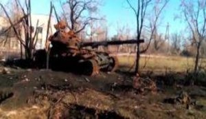"Башню от взрыва унесло! Укропы конченые!", - боевики показали свою уничтоженную технику на одном из блокпостов. ВИДЕО