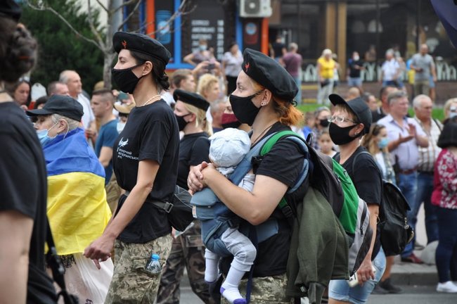 Хода ветеранів 2020: справа Шеремета, дощ та жіноча коробочка 04