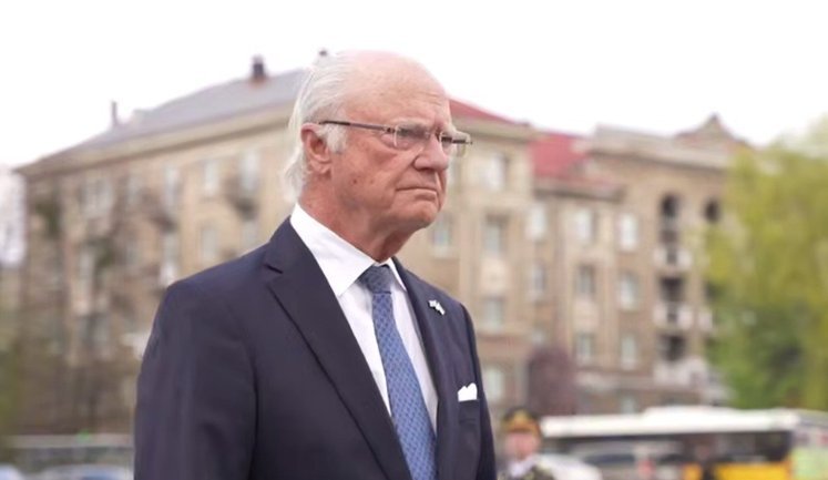 Король Швеции Карл XVI Густав прибыл в Украину: вместе с Зеленским почтили память павших воинов. ВИДЕО