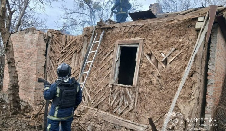 Дві жінки і троє поліцейських поранені внаслідок атаки ворожого БпЛА на Чугуїв, пошкоджено об’єкт критичної інфраструктури (оновлено)