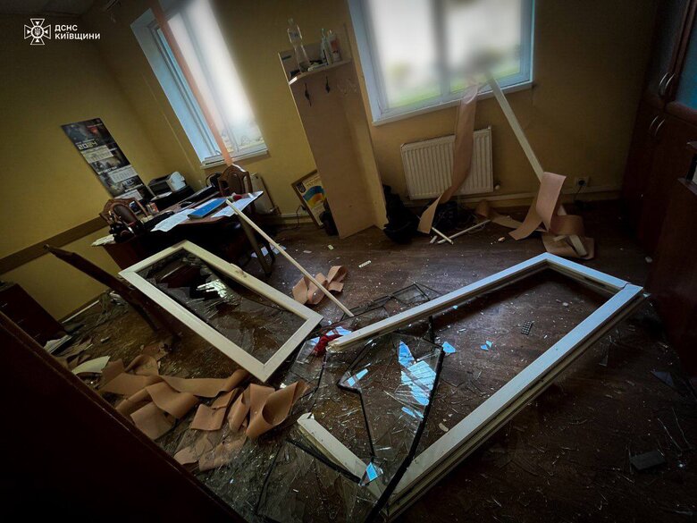 На Київщині пошкоджено пожежну частину через обстріл 30 червня 2024 року
