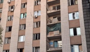 Унаслідок ворожих атак постраждали дві людини на Херсонщині, пошкоджено житлові будинки та інфраструктуру. ФОТОрепортаж