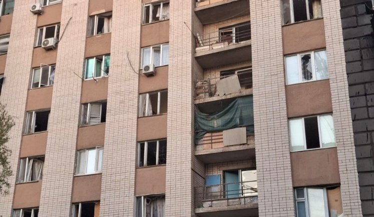 Унаслідок ворожих атак постраждали дві людини на Херсонщині, пошкоджено житлові будинки та інфраструктуру. ФОТОрепортаж