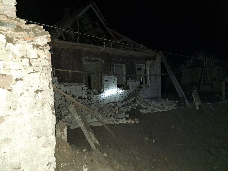Вночі окупанти обстріляли передмістя Запоріжжя, пошкоджено газогін та лінію електропостачання 02