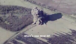 Детонация российской РСЗО БМ-21 "Град" после попадания нескольких FPV-дронов на Донетчине. ВИДЕО