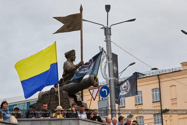 Памятник кошовому отаману Сірку встановили в Харкові 06