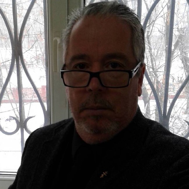 За 10 днів у Донецьку я вирішив продати свою ферму у США - і переїхати в Україну. Історія американця, що вирощує перець та допомагає бійцям 02 За 10 днів у Донецьку я вирішив продати свою ферму у США - і переїхати в Україну. Історія американця, що вирощує перець та допомагає бійцям 02