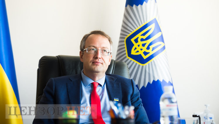 "Следствие не исключает, что Рокелли мог пасть жертвой провокации со стороны руководства боевиков, в том числе Гиркина", - замминистра внутренних дел Антон Геращенко о деле нацгвардейца Маркива