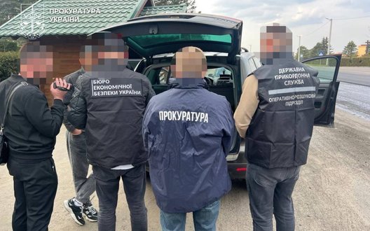 Близько 100 машин завезли як "гуманітарку для ЗСУ": на Волині викрили схему продажу авто. ФОТОрепортаж