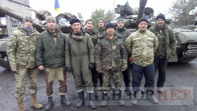 Командир танкового екіпажу 51-ої бригади Богдан Макаров: Одним снарядом ми влучили прямісінько в одну групу мінометів і знищили її. Тоді ми знешкодили від 30 до 35 осіб. Якби ще працював мій командирський кулемет… 09