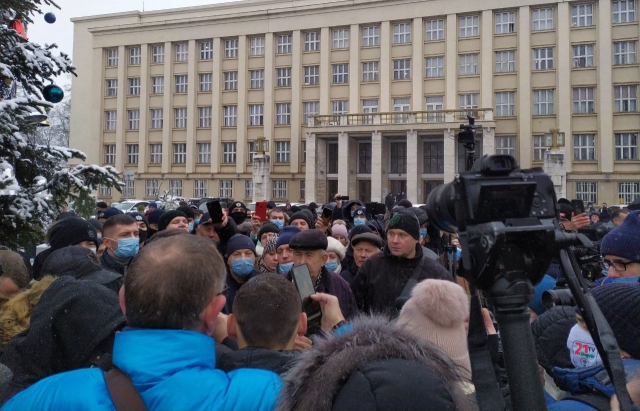 На Закарпатье митинговали против высоких тарифов 01