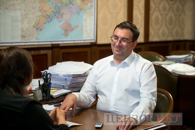 В.о. голови Державної податкової служби Євген Олейніков: Суму в 400 тис. грн держава визнає доходами, які ви могли накопичити. Віримо на слово 06